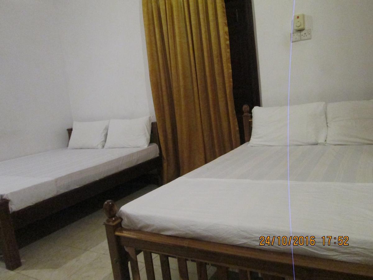Hotel Blue Whale Джафна Екстер'єр фото