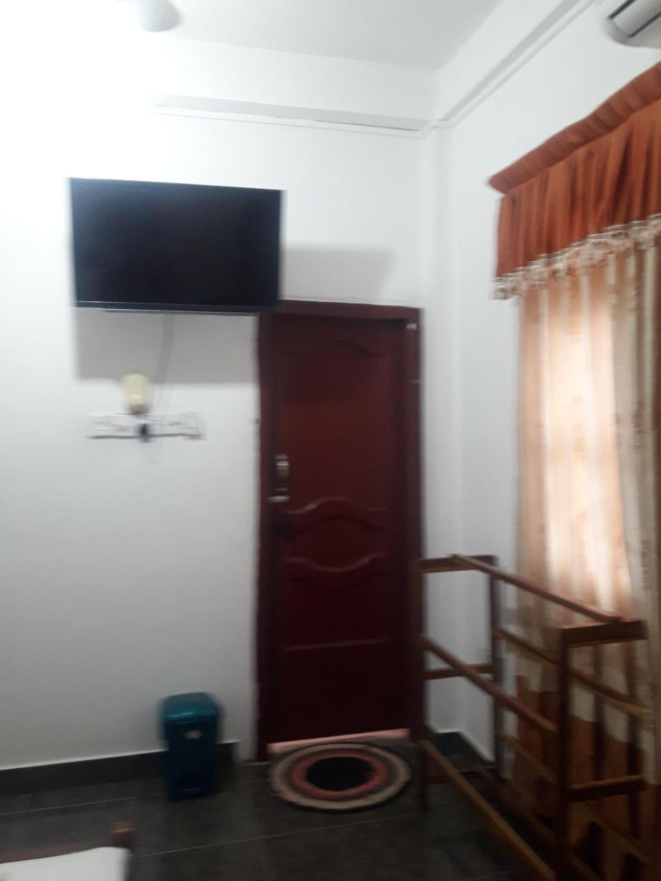 Hotel Blue Whale Джафна Екстер'єр фото