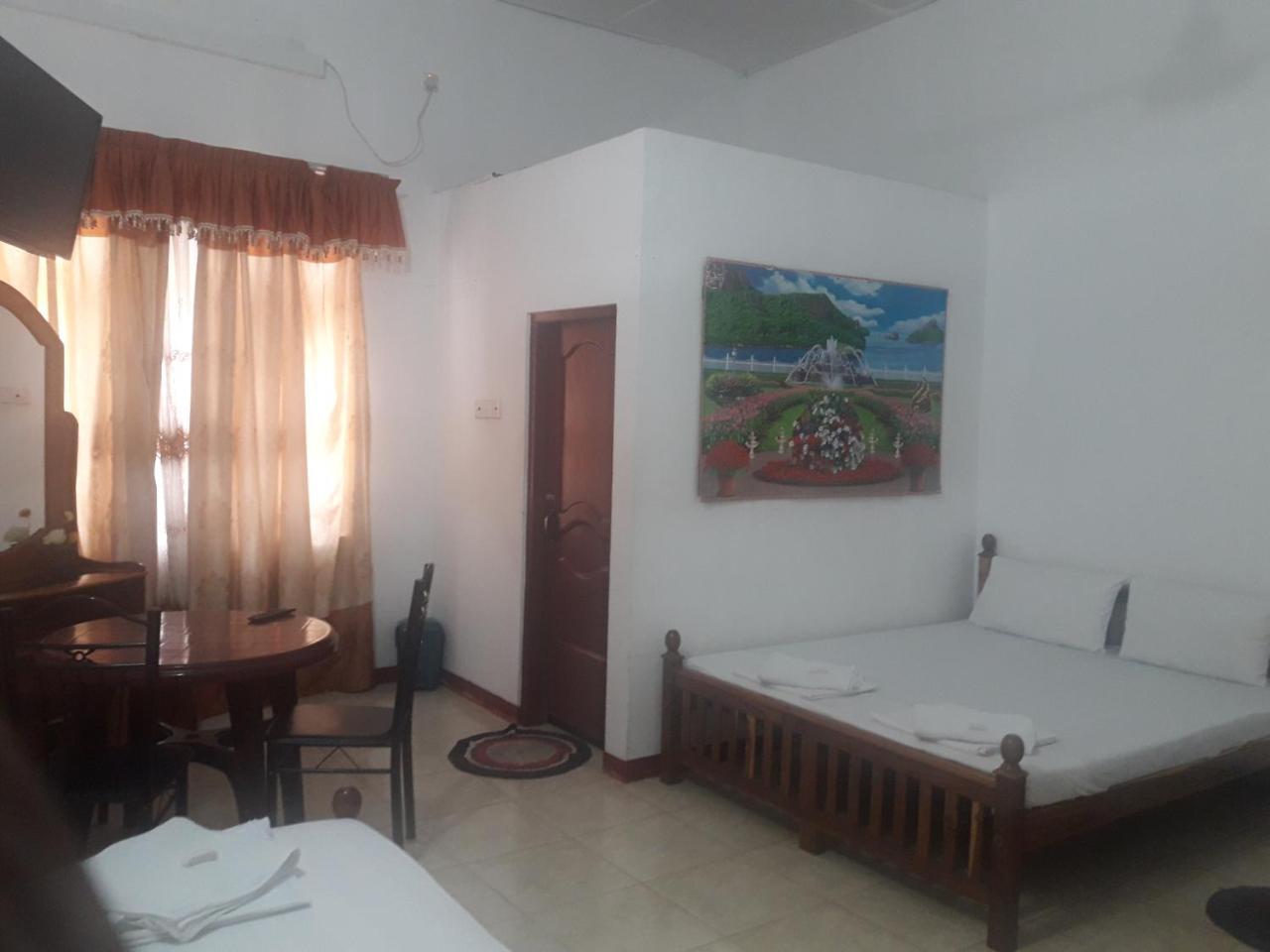 Hotel Blue Whale Джафна Екстер'єр фото