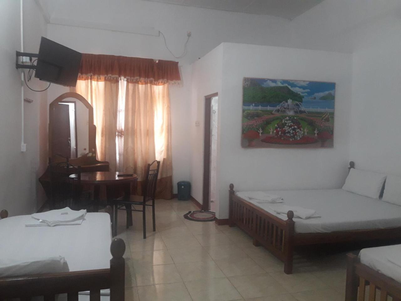 Hotel Blue Whale Джафна Екстер'єр фото